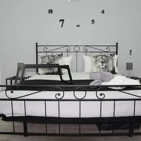 Cassini's House نابولي